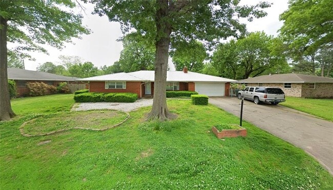 Building Photo - 708 Henryetta St Rental
