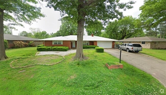 Building Photo - 708 Henryetta St Rental