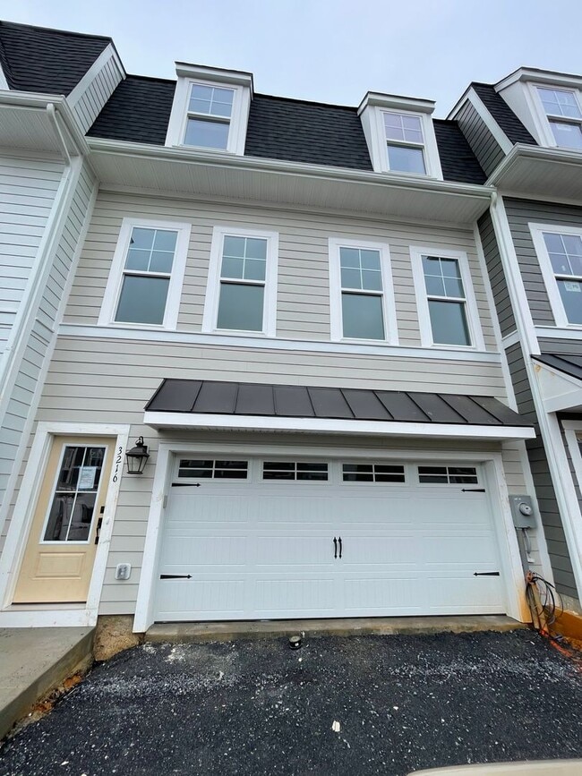 Building Photo - Townhouse for Rent in Preston Lake