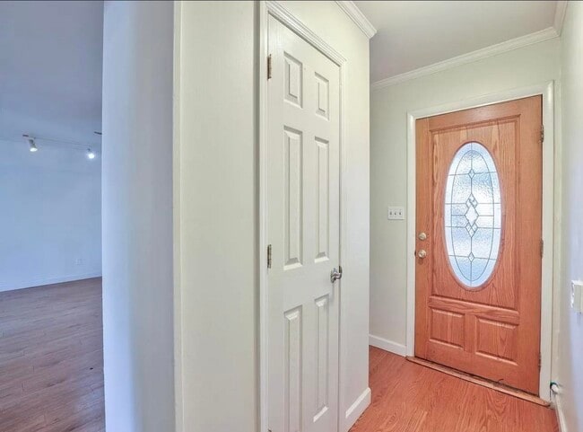 Photo - 2093 Greenwood Dr
