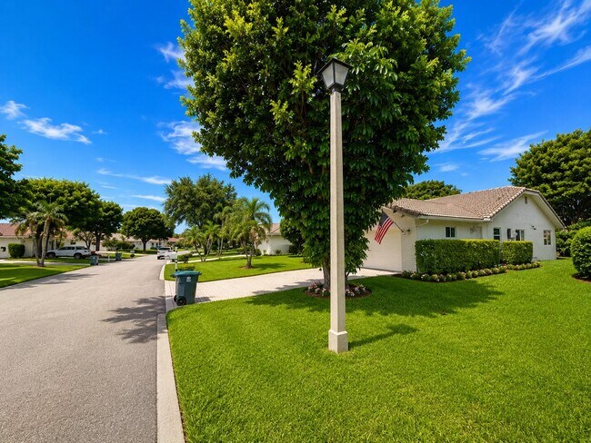 7758 Cloverfield Cir