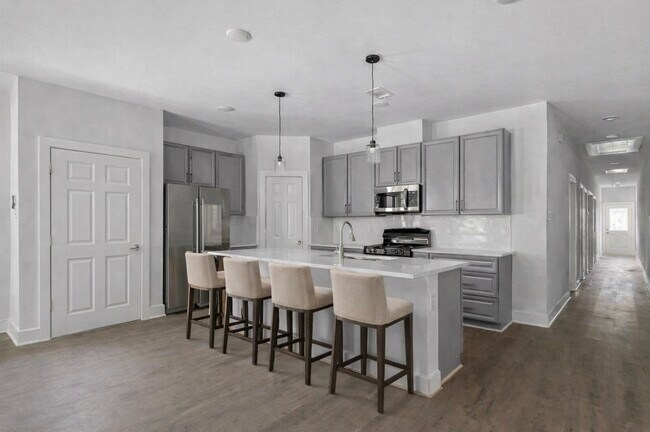 Photo - 6010 Bobby Burns St