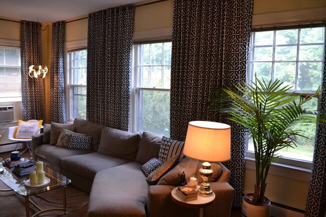 LR2 - 2250 Cathedral Ave NW Unit 2