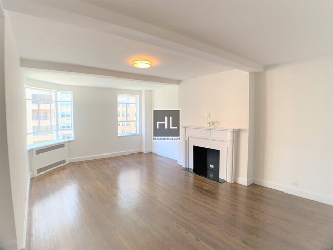 Building Photo - 5 AVENUE