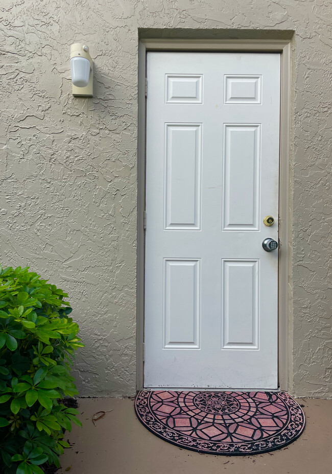 Private Entrance - 301 NW 53rd St House