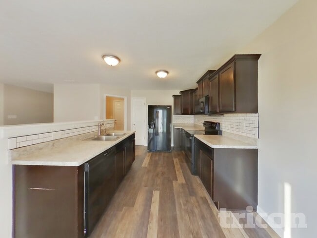 Photo - 963 Redwood Dr