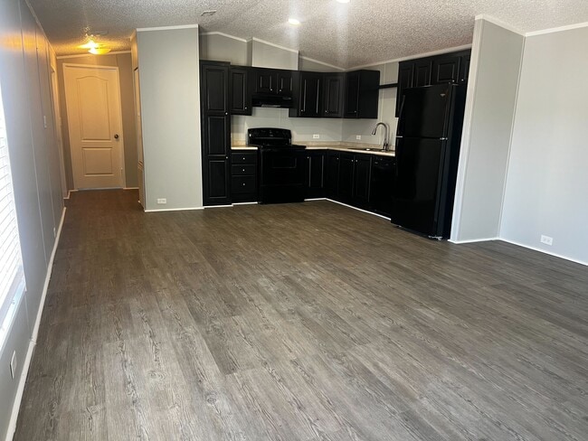 Photo - 709 N Collins Fwy