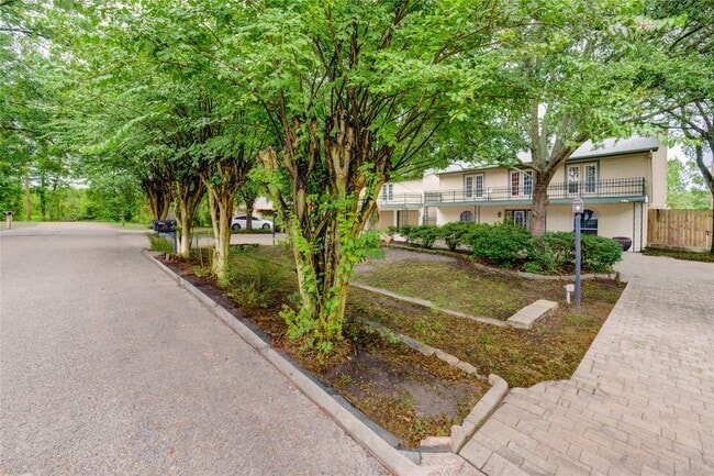 Photo - 303 Shady Glen Ln