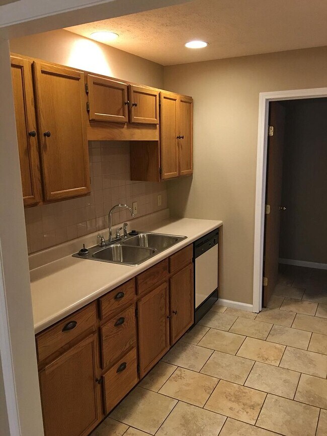 Photo - 2104 Southfork Dr