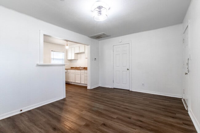 Photo - 2506 N Elm St