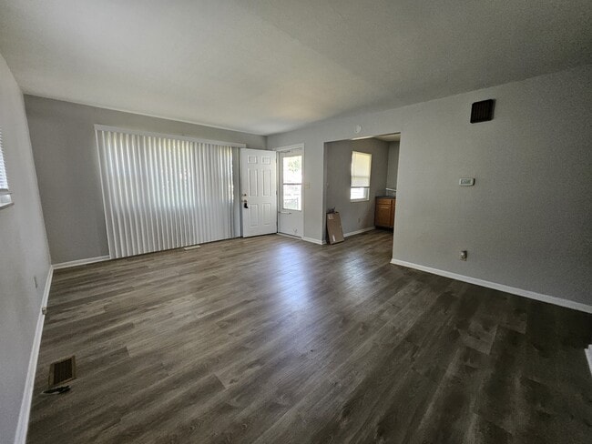 Photo - 1837 E Legrande Ave