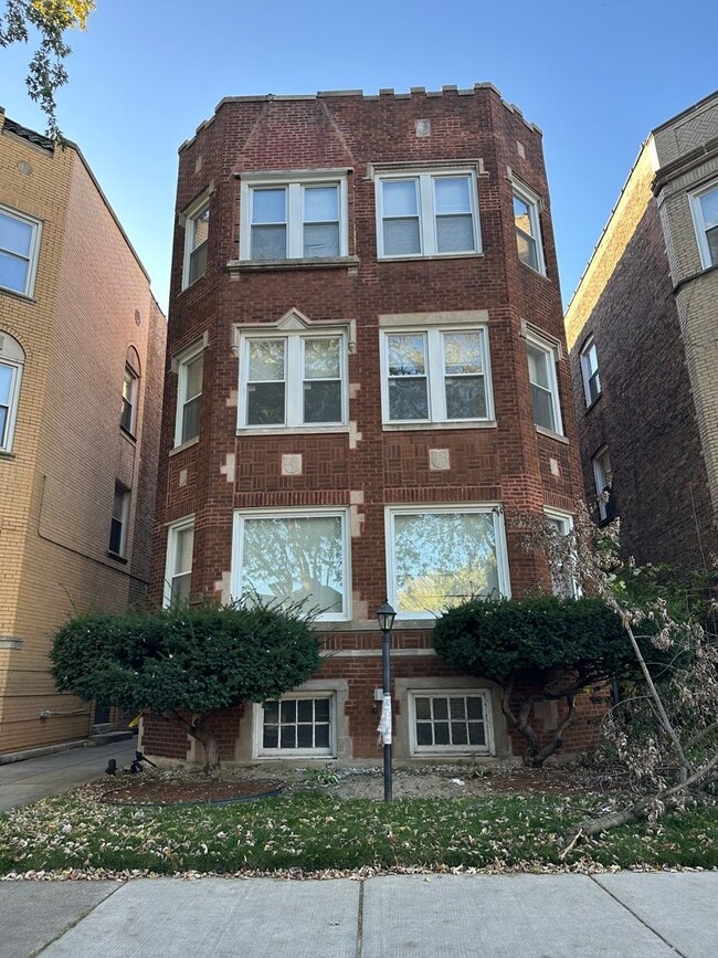 Building Photo - 8518 S Bennett Ave Unit 2