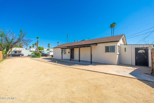 Photo - 913 W Highland Ave