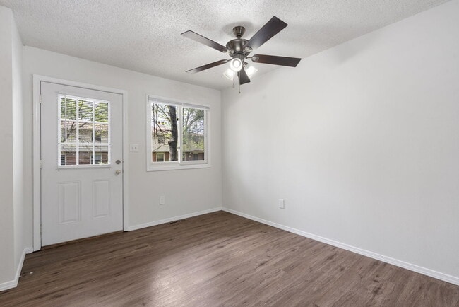 Photo - 1711 E Walnut Lawn St