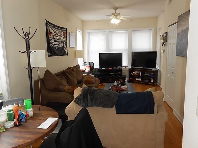 Building Photo - 2315 N Greenview Ave Unit 1f