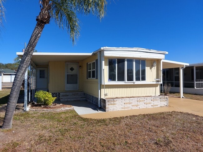 Building Photo - 55+ Community Home in Saralake Estates – 2 Bed / 2 Bath