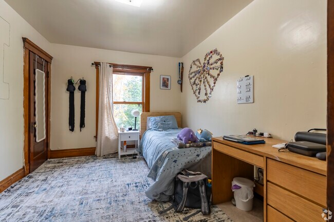 Photo - 807 S Main St