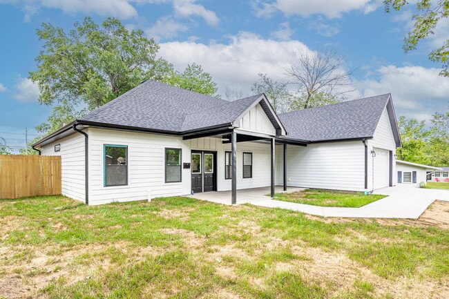 Photo - 1020 Crestland Ave Casa
