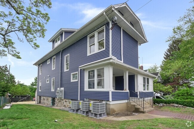 Building Photo - 34 Bayview Ave Unit 2 Rental