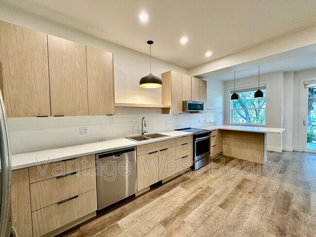 Photo - 2563 Hebert Rd