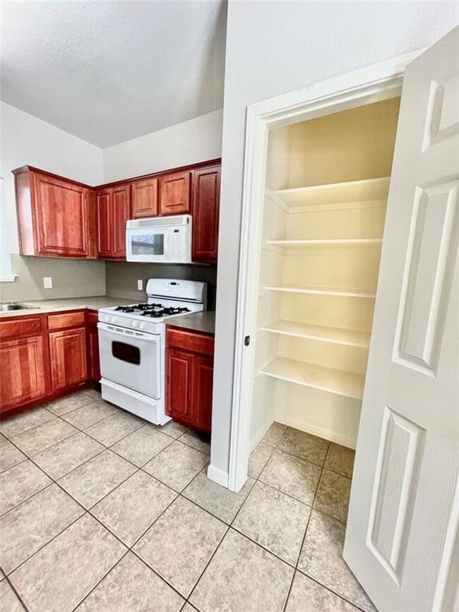 Photo - Spacious 4 Bed, 2.5 Bath. Perfect size and...