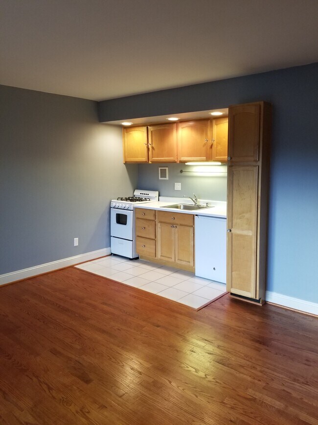 Photo - 1931 N Cleveland St Unit 408