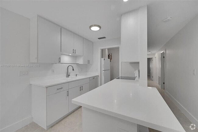 Building Photo - 810-810 SW 12th Ct Rental