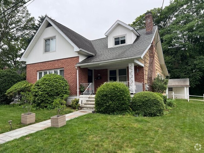 Building Photo - 40 Clunie Ave Rental