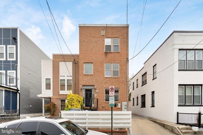 Building Photo - 1829 Providence St NE