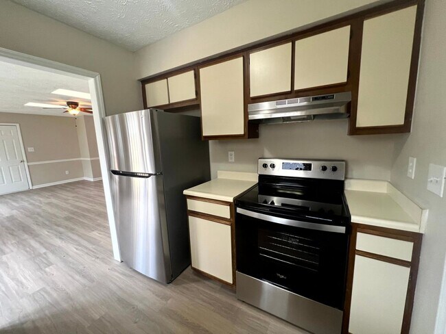 Photo - 544 Auburndale Ln