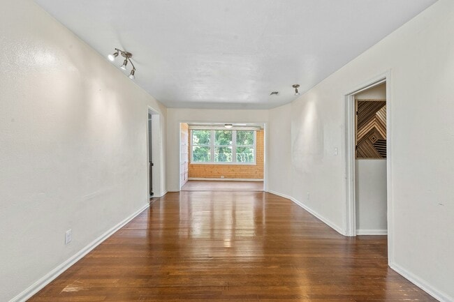 212 SE Kalash Rd