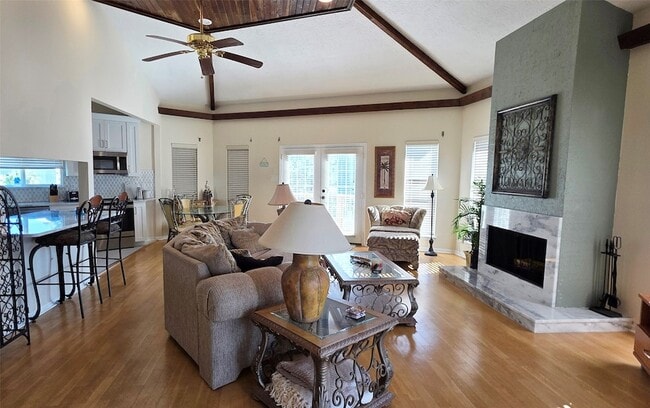 Photo - 1702 Castaway St