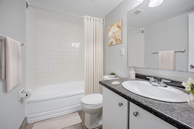 520 Wellington Bathroom - Centennial House