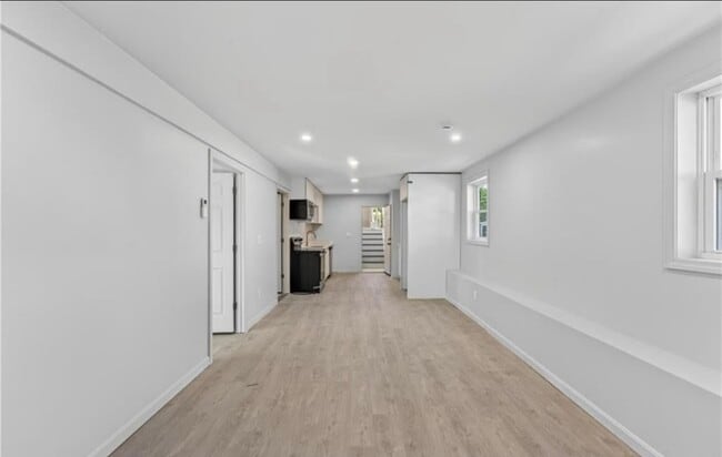 Photo - 165 Rounds Ave Unidad #B