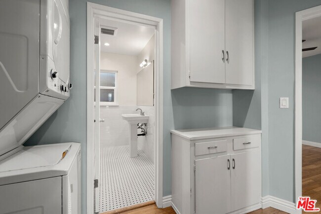 Photo - 1028 E 3rd St