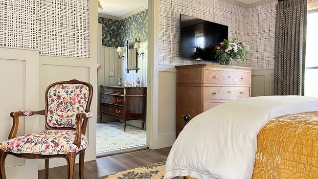 cómoda adicional para guardar ropa - 307 S Clark St