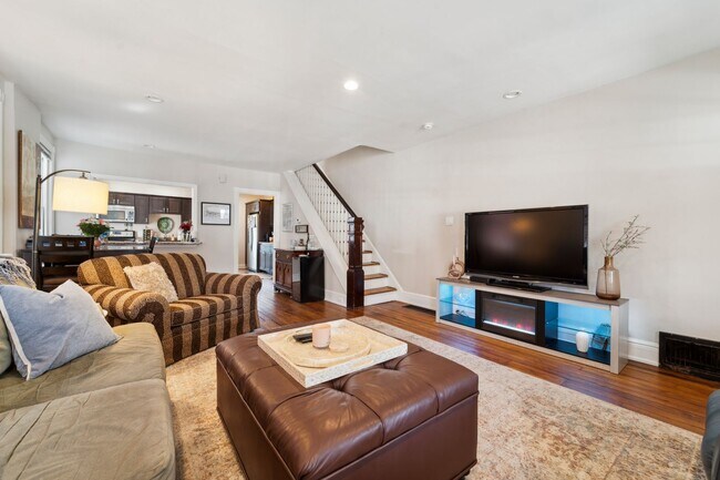 Photo - 222 N New St