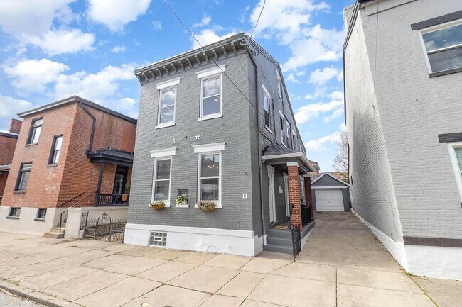 Photo - 11 E 9th St House