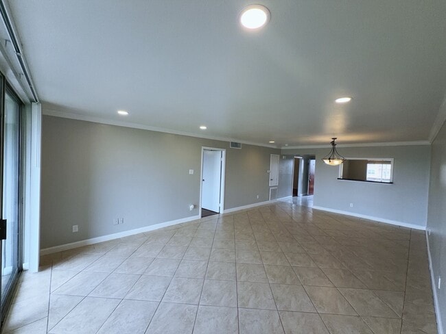 Photo - 2210 Dorrington St Unit 405
