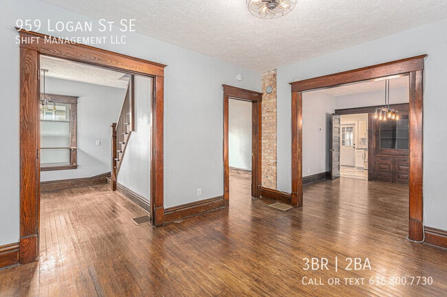 Photo - 959 Logan St SE