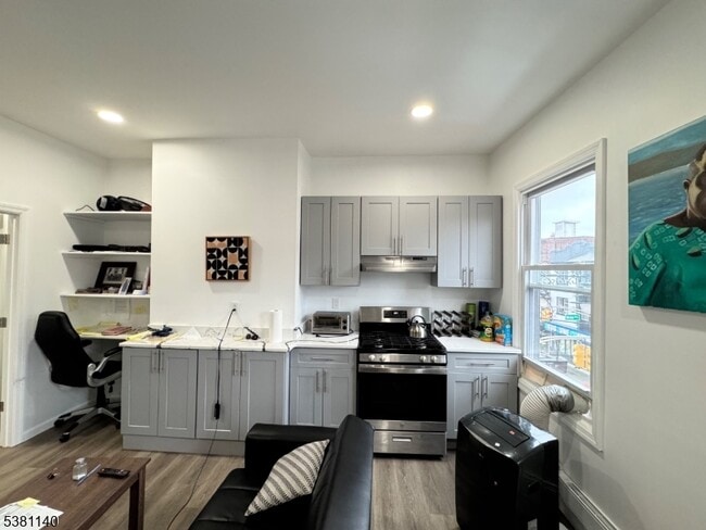 Building Photo - 76 Market St Unit 5