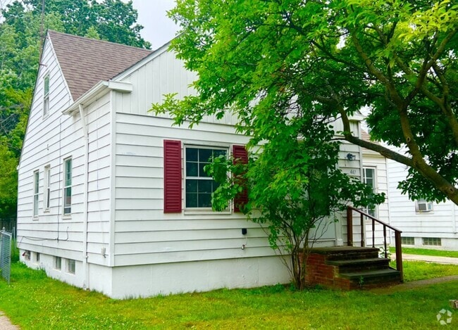 Building Photo - Lovely, Spacious Home