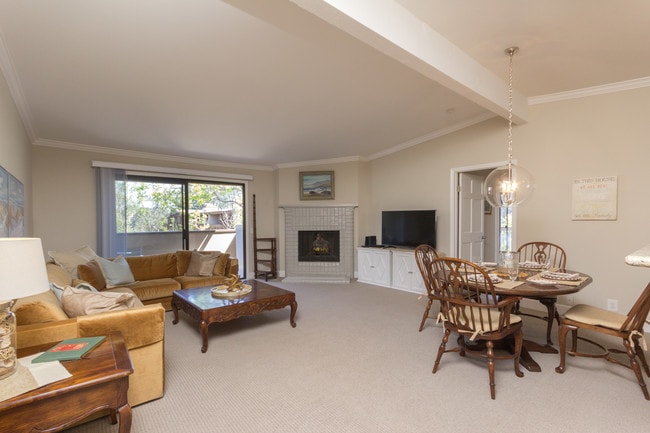 Living room/sleepersofa/2nd balcony - 8840 Villa La Jolla Dr Unit 306