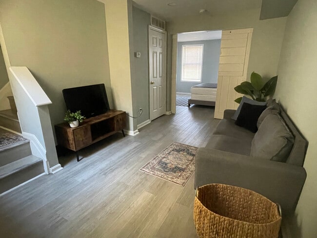 Photo - 1037 W Baltimore St Unit Apt C