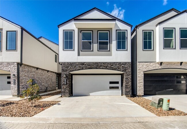 Building Photo - 2928 El Fenice Ln