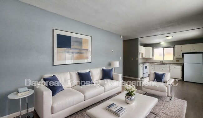 Building Photo - 32 10th Ave N Unit 1