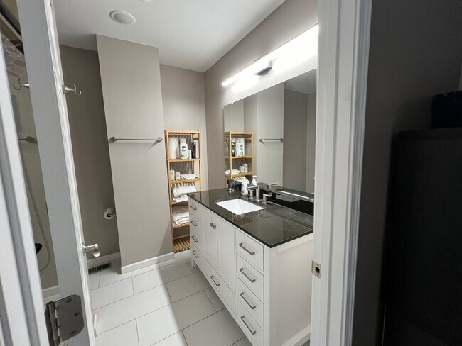 Photo - 360-362 Hosack St Unidad A