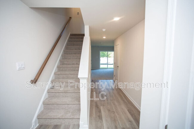 Photo - 218 Macoun Way