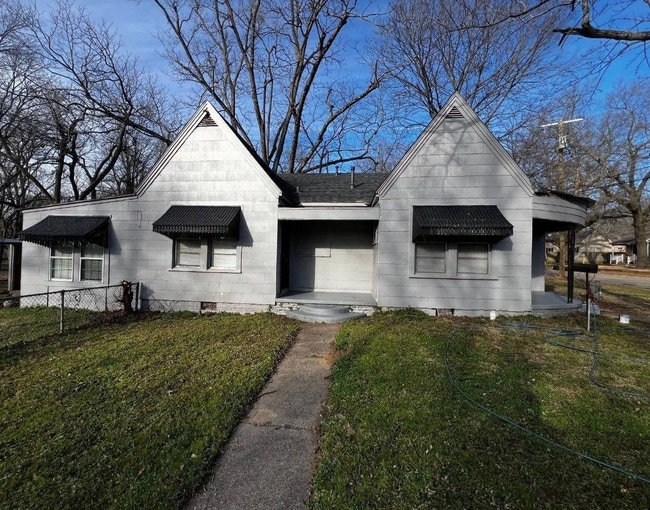 Photo - 2246 Simpson St