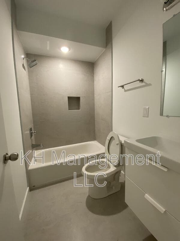 Photo - 667 N 52nd St Unit 2